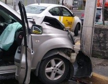 Al parecer, el percance se ocasionó porque alguno de los dos automotores se pasó la luz del semáforo cuando estaba en rojo. CORTESÍA/BOMBEROS DE GUADALAJARA