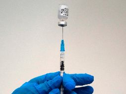 El secretario de Salud Jalisco, Fernando Petersen informó que la madrugada de este domingo, el Estado recibió más de 500 mil dosis de vacunas contra el COVID-19. AP/D. VOJINOVIC