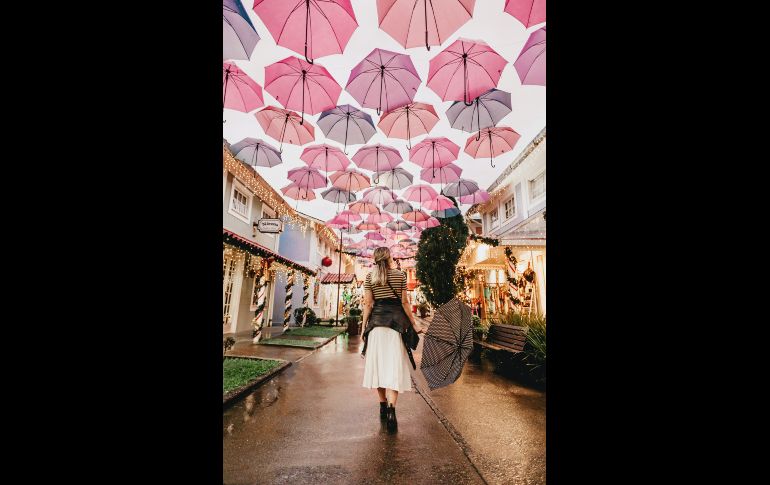 La ciudad se llena de paraguas y un toque de nostalgia /  Photo by Jonathan Borba on Unsplash
