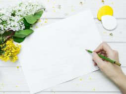 Muchos son los beneficios de escribir en lápiz y papel / Photo by Neven Krcmarek on Unsplash