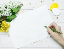 Muchos son los beneficios de escribir en lápiz y papel / Photo by Neven Krcmarek on Unsplash