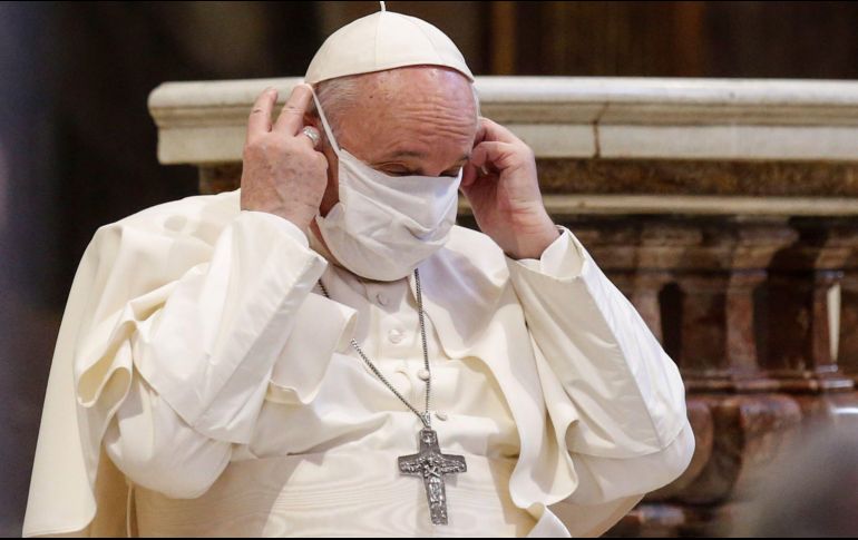 Normalmente Francisco no utiliza mascarilla en el Vaticano, pero el lunes utilizó una, como hicieron el resto de delegados. EFE / ARCHIVO