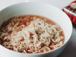 Todas estas alteraciones al cuerpo se atribuyen al glutamato monosódico, un potenciador de sabor que está presente en la mayoría de sopas instantáneas. ESPECIAL / Photo by Jeff Siepman on Unsplash