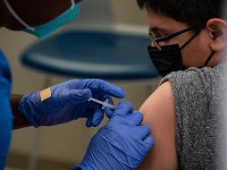 Ante hospitalizaciones, la eficacia de ambas dosis de Pfizer se mantiene en 90% durante las 24 semanas. AP/ARCHIVO