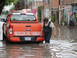 Presas se desbordan e inundan colonias Ojo de Agua y Juan de la Barrera