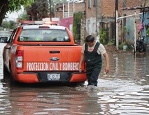 Presas se desbordan e inundan colonias Ojo de Agua y Juan de la Barrera