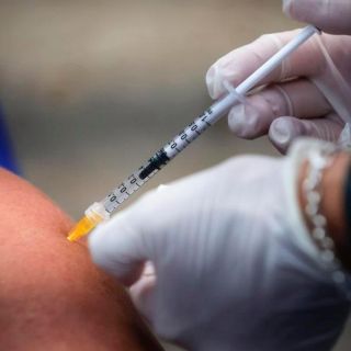 España autoriza tercera dosis de vacuna anticovid a mayores de 70 años
