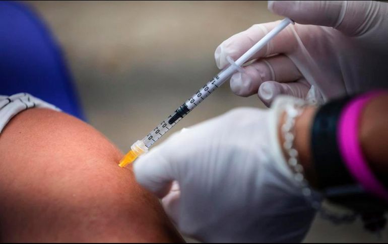 Hasta ahora, España administraba una tercera dosis sólo a las personas de la tercera edad que viven en residencias de ancianos y a las personas inmunodeprimidas. EFE/ARCHIVO