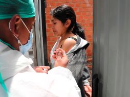 Inicialmente el gobierno boliviano planificó vacunar a 7.1 millones de personas mayores de 18 años. EFE/M. Alipaz