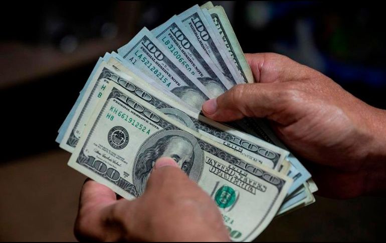 En operaciones al mayoreo, el dólar terminó en 20.56 pesos, aunque llegó a cotizar en un máximo de 21.89 unidades durante la mañana. EFE/ARCHIVO