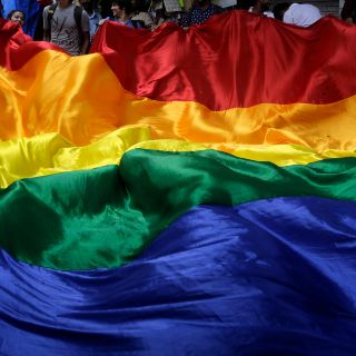Gay: Francia prohíbe terapias de conversión de homosexuales; supuestos terapeutas podrían ir a la cárcel