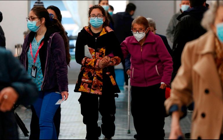 Chile ha desplegado una de las campañas de vacunación más exitosas del mundo que alcanza a más de 13.5 millones de personas con el esquema completo. EFE/ARCHIVO