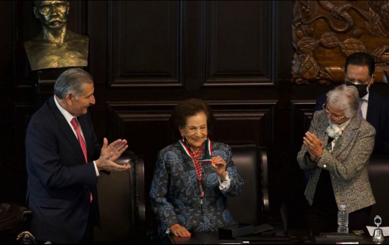 Ifigenia Martínez recibe la Medalla Belisario Domínguez este jueves en el Senado, en Ciudad de México. SUN/G. Espinosa