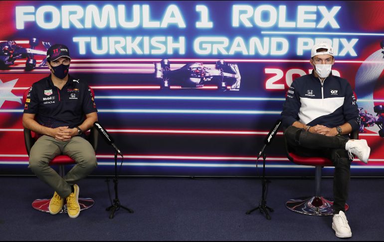 Sergio Pérez y Max Verstappen competirán en el Gran Premio de Turquía con colores especiales en honor a Honda.  REUTERS
