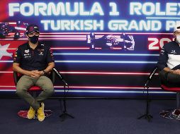 Sergio Pérez y Max Verstappen competirán en el Gran Premio de Turquía con colores especiales en honor a Honda.  REUTERS