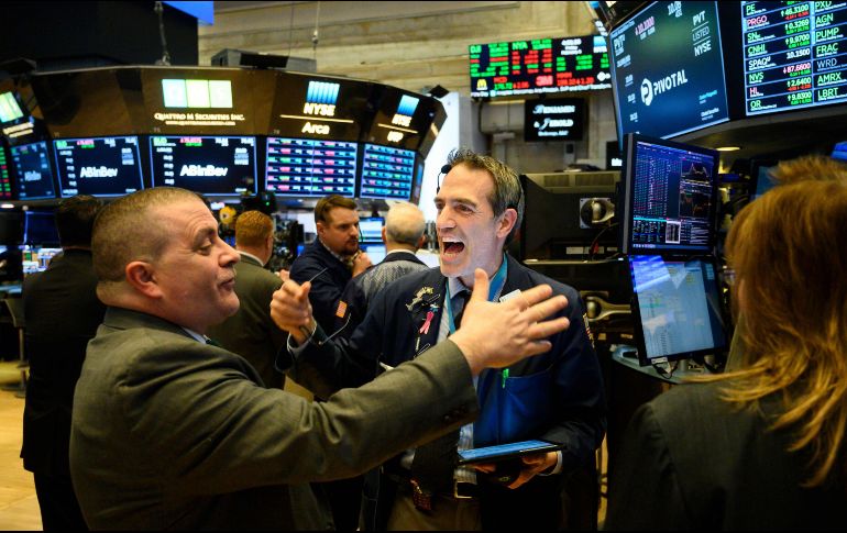 Las empresas de servicios públicos fue el único sector a la baja. AFP/ARCHIVO