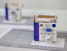El análisis del inmunizante quedó suspendido por falta de unos trámites jurídicos. AP/ARCHIVO