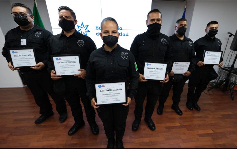 Solórzano Uribe representante de la empresa agradeció a los elementos, por la detención de los dos presuntos delincuentes. ESPECIAL