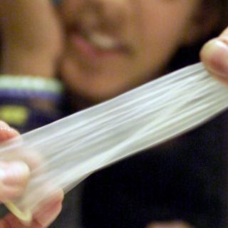 Nueva ley en California declara ilegal quitarse el condón sin consentimiento