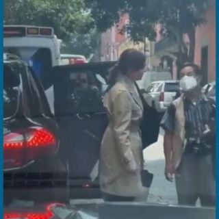 Captan a Lilly Téllez en un Porsche; "me lo prestaron", responde la senadora