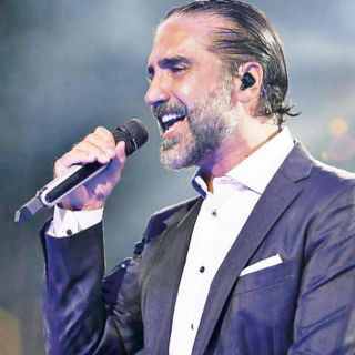 Alejandro Fernández manda tierno mensaje a su padre Vicente Fernández