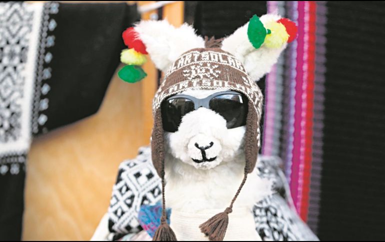 Recuerdos. En este sitio encontrarás diversos tipos de artesanías. EFE/M. Alipaz