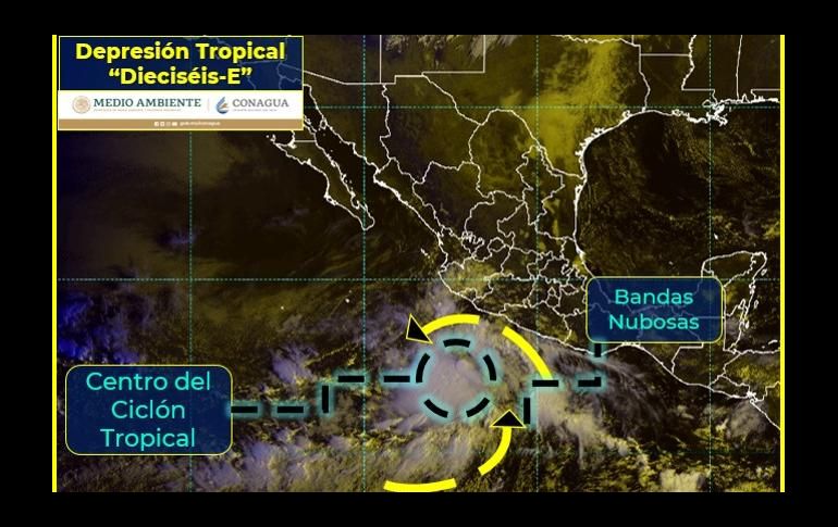 La Depresión tropical 16-E se localiza aproximadamente a 470 kilómetros al sur de Manzanillo y a 950 km al sur de Mazatlán. ESPECIAL / smn.conagua.gob.mx