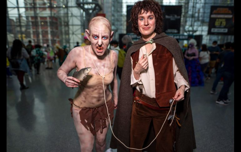 Caracterizados como Gollum y Frodo Baggins, de 