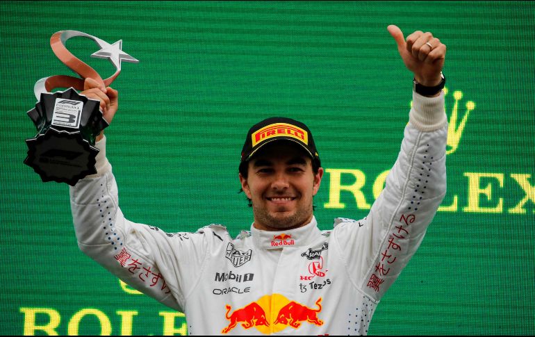 Este domingo, ''Checo'' Pérez acabó tercero el GP de Turquía y logró su tercer podio en lo que va de año y con su nuevo equipo, Red Bull. AFP / U. Bektas