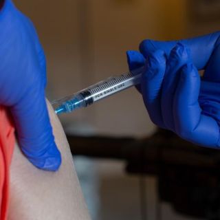 La OMS recomienda una tercera dosis de vacuna anticovid a grupos de riesgo