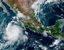 Se calcula que el meteoro tocará tierra cerca de Mazatlán, posiblemente como huracán de categoría 3. AP / NOAA