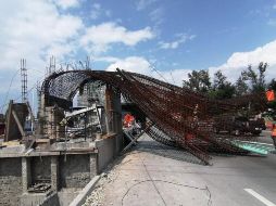 Tras el colapso en lo que será la estación López Mateos de Mi Macro Periférico, autoridades dijeron que se comenzó con una supervisión minuciosa de todas las estructuras similares en las obras de las estaciones para evitar incidentes futuros.  ESPECIAL/SIOP