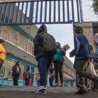 Bajan los casos de COVID-19  en México pese a regreso a clases