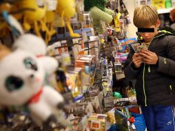 La reglamentación de la sección de género neutro contempla la exhibición de juguetes y artículos de higiene, pero no de ropa. AP / ARCHIVO