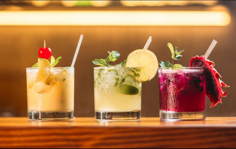 Crea y disfruta de estas bebidas. UNSPLASH/ Kobby Mendez