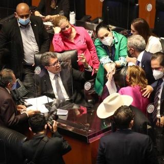 Morena y PAN chocan en el Senado por desabasto de medicamentos