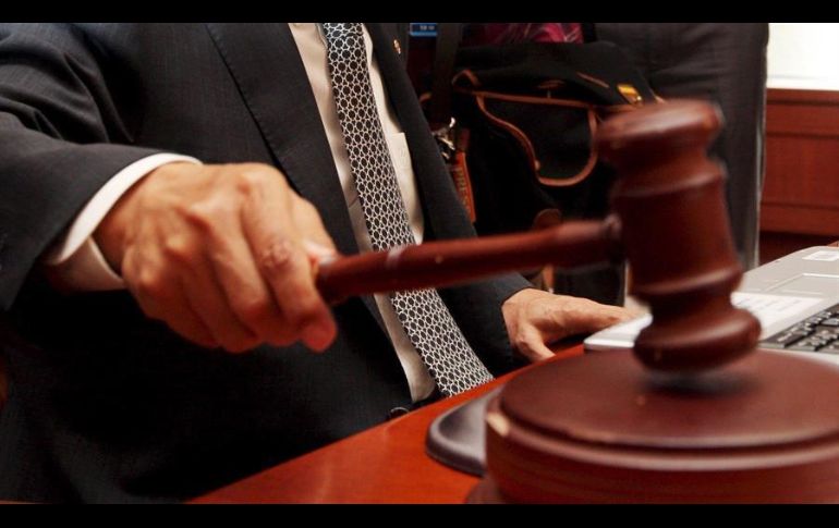 El entonces policía municipal fue presentado ante el Agente del Ministerio Público, quien luego lo remitió ante un juez en el Centro Penitenciario y de Reinserción Social de Cuautitlán, autoridad que previo proceso legal, le dictó esta condena. EFE/ARCHIVO