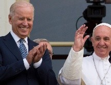 Cuando Biden asumió como presidente, Francisco lo felicitó cálidamente. AFP / ARCHIVO