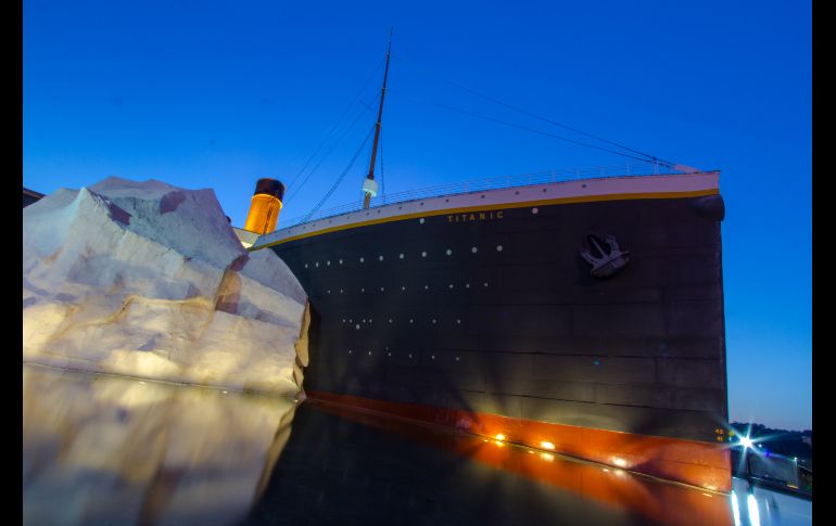 En esa famosa escena, Rose y Jack se sueltan las manos de forma que él acaba hundiéndose en las profundidades del mar. ISTOCK GETTY IMAGES