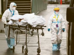 La atención a pacientes COVID-19 en todo el mundo ha afectado a aseguradoras. EFE/M. Shipenkov