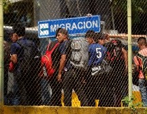 Los traficantes cobraban más de 10 mil dólares por persona. AP/Archivo