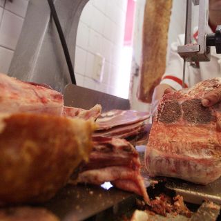 El país de Europa que ofrece visas a carniceros a falta de personal