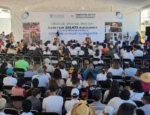 Cientos de personas se reunieron afuera del Museo de Ciencias Ambientales, que se encuentra frente al Auditorio Telmex, para protestar contra el recorte. EL INFORMADOR / A. Navarro