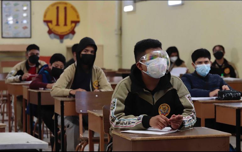 De acuerdo con el último reporte de casos de COVID-19 en la Ciudad de México, hay 960 mil 463 confirmados acumulados, 7 mil 766 confirmados activos estimados y 51 mil 702 defunciones. SUN / EELG