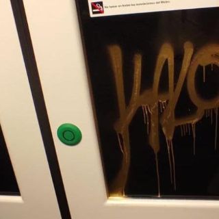 Detienen a uno por grafitear vagón de la Línea 3