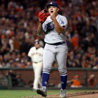 ¡Histórico! Julio Urías superó a Fernando Valenzuela con esta marca en playoffs