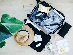 Alista tus maletas para tu próximo viaje. ESPECIAL/Photo by Cande Westh on Unsplash.