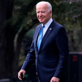 Joe Biden habla con Bill Clinton y le desea una "rápida recuperación"