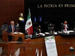 Jorge Alcocer (i) en su comparecencia en el Senado, en Ciudad de México. SUN/C. Mejía