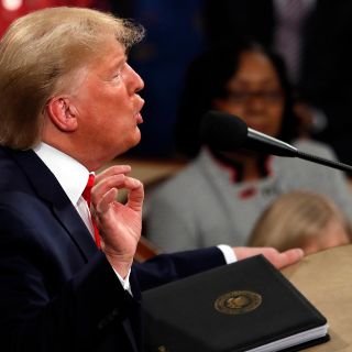 Ordenan a Trump testificar en demanda de mexicanos